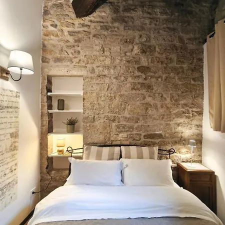 La Tana Del Priore Apartment